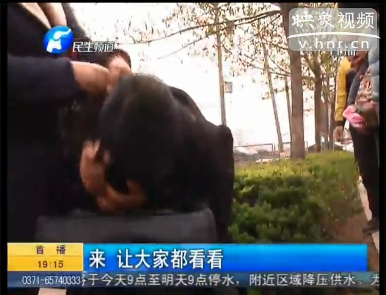 橫刀奪愛(ài) 閨蜜當(dāng)街反目