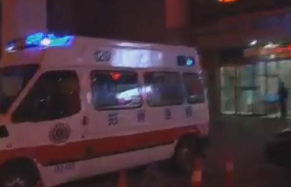 女兒不救父親，鄰居很憤怒