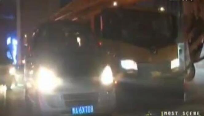 撞了車還打人 這是誰在胡鬧？