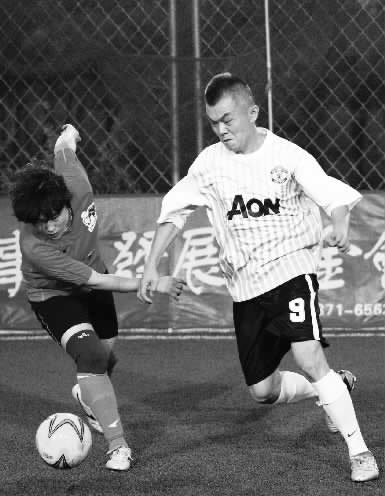 跟男人踢球，鏗鏘玫瑰們早已習(xí)慣