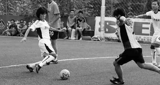 由中國(guó)女足曾經(jīng)的后防大將范運(yùn)杰領(lǐng)銜的運(yùn)之杰足球俱樂(lè)部，本場(chǎng)比賽可謂秀足高超腳法