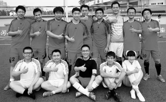 在首場(chǎng)比賽失利的情況下，“天使”們后來居上，昂首晉級(jí)