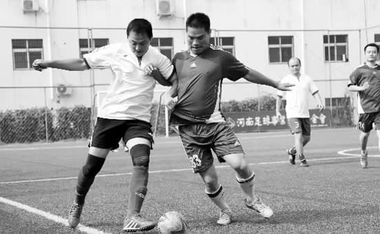 為了爭奪小組頭名，天行健和領(lǐng)航置業(yè)踢得異常激烈