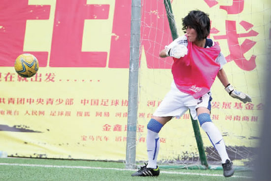 范運杰客串門將，才止住了本方連續(xù)丟球的頹勢