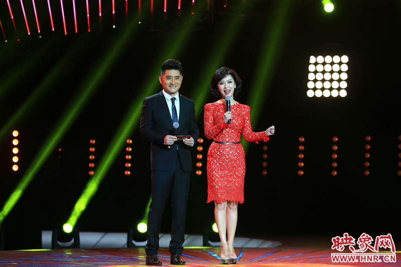 《梨園春》主持人關楓、龐曉戈