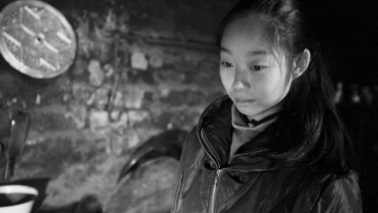 小倩倩家徒四壁，她渴望繼續(xù)讀書，改變家的現(xiàn)狀