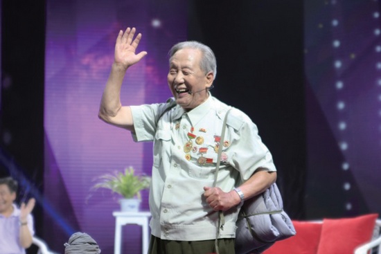 83歲，張立修打行軍包依然很迅速