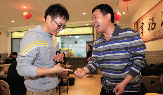 玩石頭剪刀布，于洋“秒殺”小飛