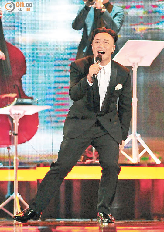 陳奕迅不負(fù)眾望，終于榮登金曲歌王寶座。