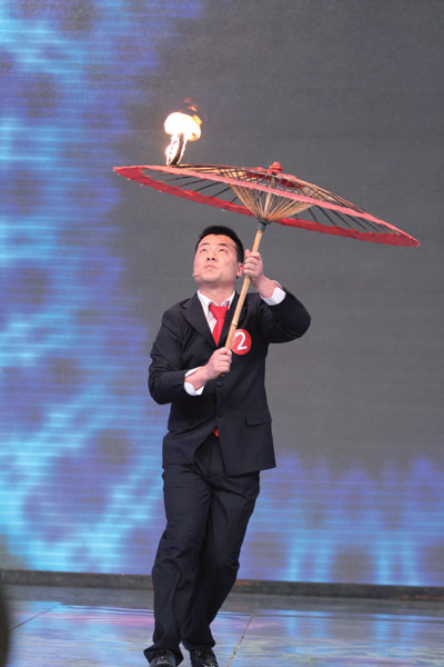 傘姓嘉賓大轉(zhuǎn)傘上風火輪