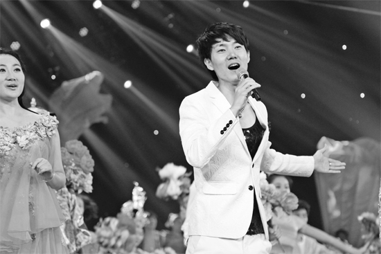 在青歌賽頒獎盛典上，王晰的超炫男低音再次引爆全場