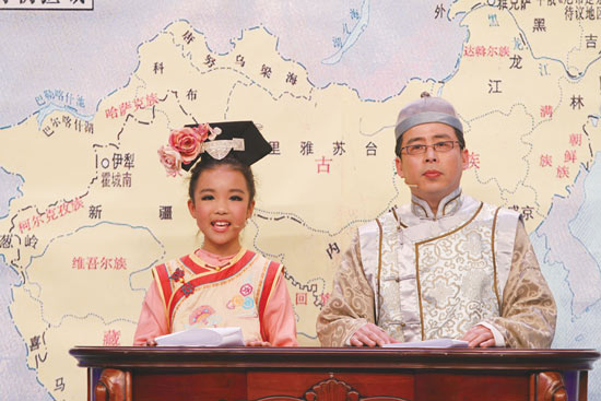 阿丘和“小吉克雋逸”播報(bào)“大清新聞” 阿丘和“小吉克雋逸”播報(bào)“大清新聞”