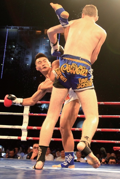 河南電視臺(tái)《武林風(fēng)》欄目走進(jìn)新疆，把比賽現(xiàn)場(chǎng)搬到了新疆建設(shè)兵團(tuán)農(nóng)十三師紅星廣場(chǎng)