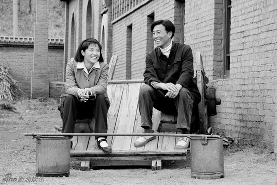 焦裕祿的妻子從縣委伙房借了小半桶水，焦裕祿說，這水是炊事員走四五里路擔來的，你這算剝削 《電視劇》焦