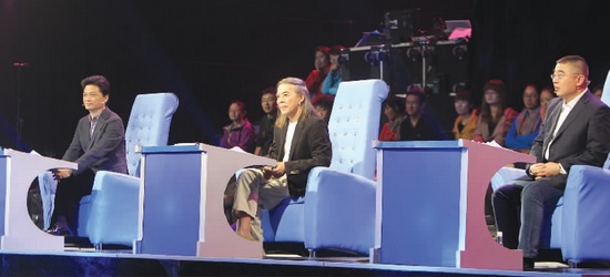 節(jié)目中，崔永元、蔡志忠、錢文忠 由左至右 三為成語先生妙語不斷