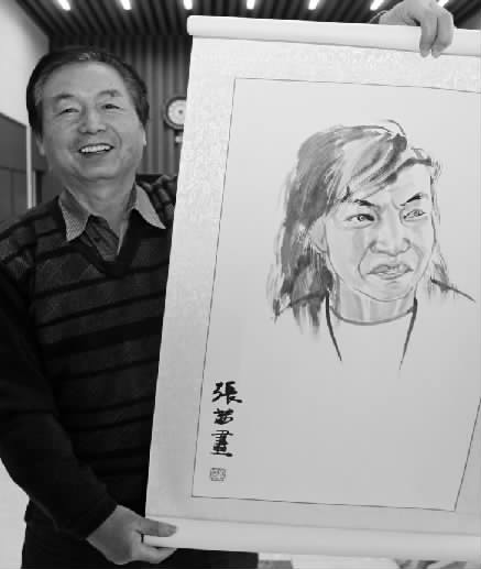 趙孝斌老人帶來開封籍畫家為嘉賓蔡智忠畫的肖像畫 趙孝斌老人帶來開封籍畫家為嘉賓蔡智忠畫的肖像畫
