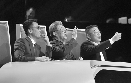 困擾著很多漢語使用者的問題，被三位先生以輕松幽默的方式提出來自嘲后，都令觀眾會(huì)心大笑。