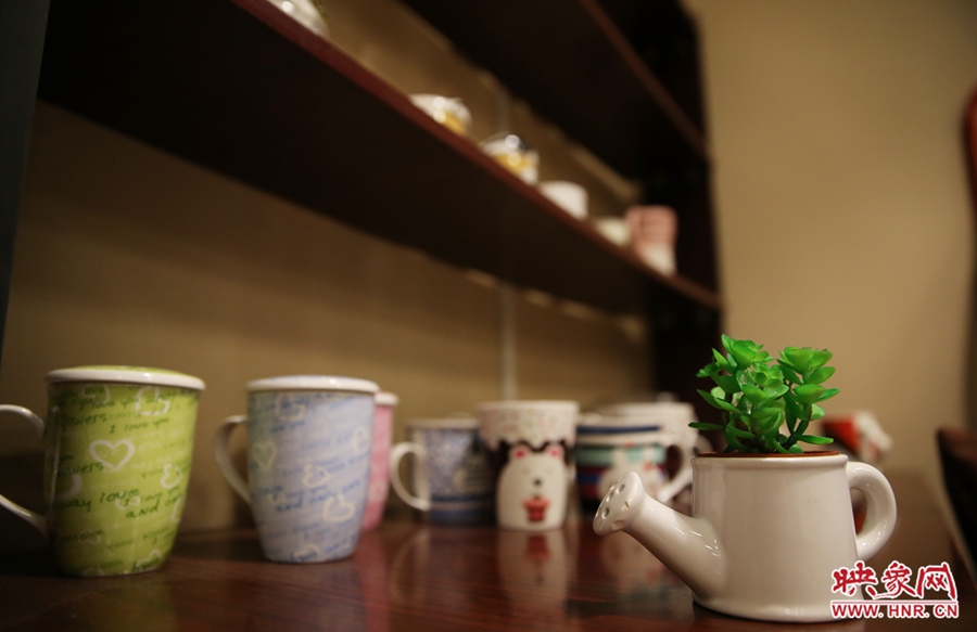 書(shū)店內(nèi)促銷用的杯子。