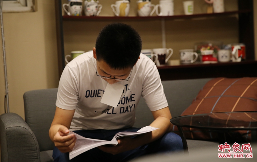 楊栗，22歲，某大學(xué)大三學(xué)生：喜歡這種看書(shū)的環(huán)境。