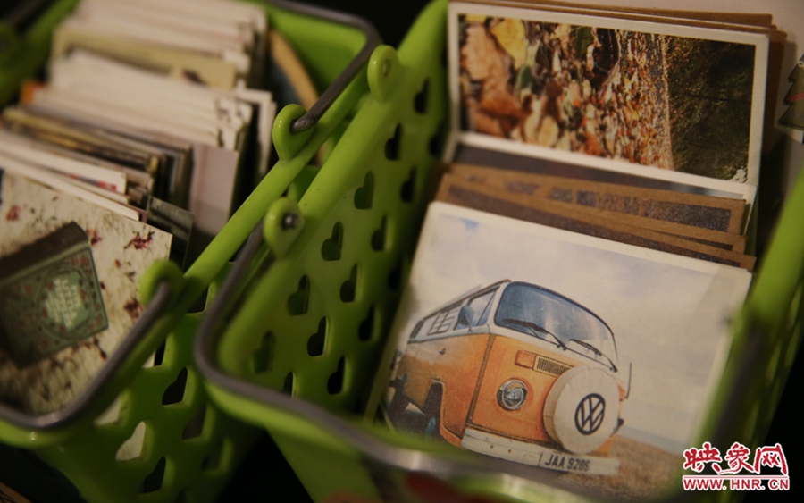 書(shū)店內(nèi)出售的書(shū)簽。