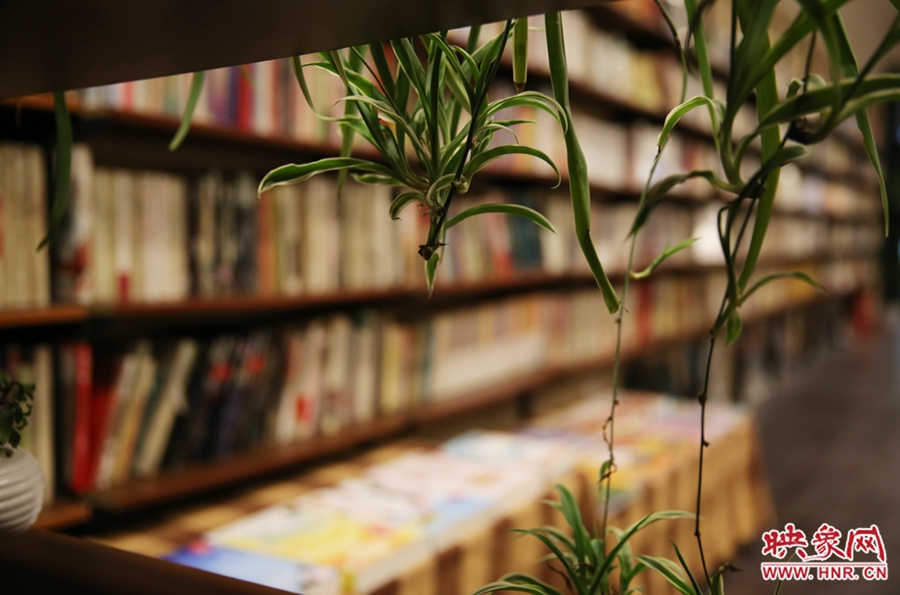 書(shū)店內(nèi)的裝飾。