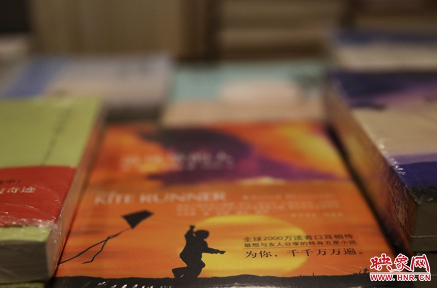 書(shū)店內(nèi)的書(shū)。