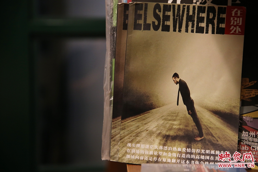 書(shū)店內(nèi)的書(shū)。