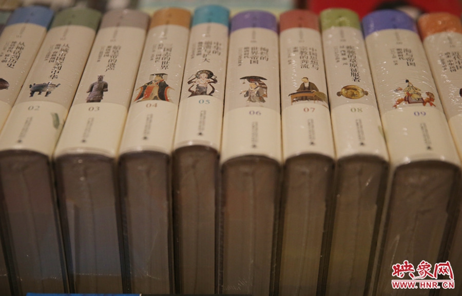 書(shū)店內(nèi)的書(shū)。