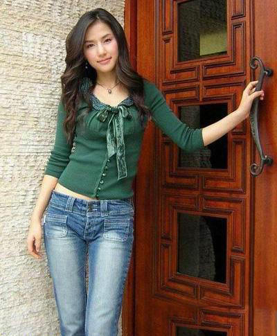 北語(yǔ)美女外教私照曝光 酷似韓國(guó)美女金泰熙.