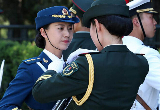 女儀仗兵,這才是2014年真正的女神！