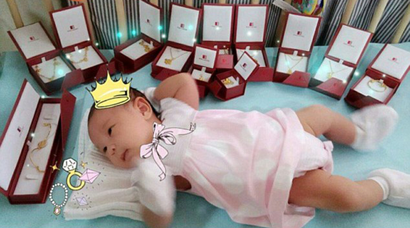 歐美網(wǎng)絡(luò)掀起兒童炫富潮 小寶寶曬鈔票開(kāi)豪車(chē)