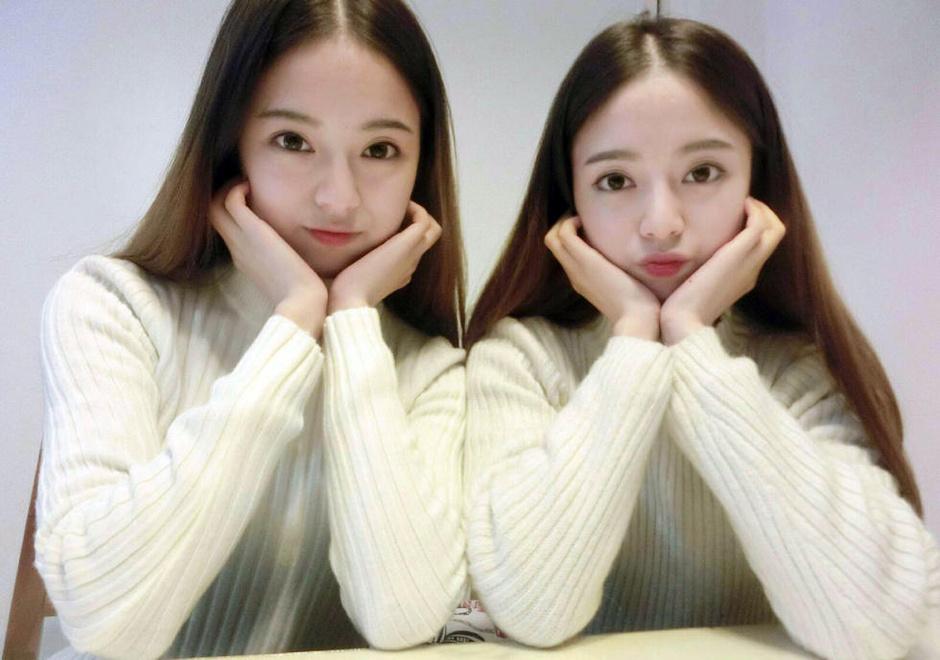 最美雙胞胎姐妹?；ㄗ呒t 眾網(wǎng)友膜拜被其征服