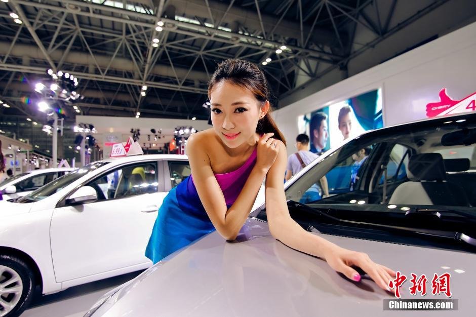 福州國際車展開幕 眾車?！盃幤娑菲G”