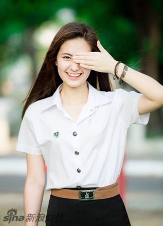 泰日混血美女走紅網(wǎng)絡 氣質清純笑容甜美