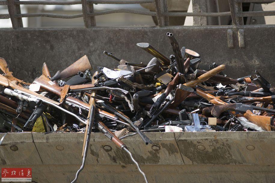 美國(guó)銷(xiāo)熔大批槍支 用于橋梁及公路建設(shè)