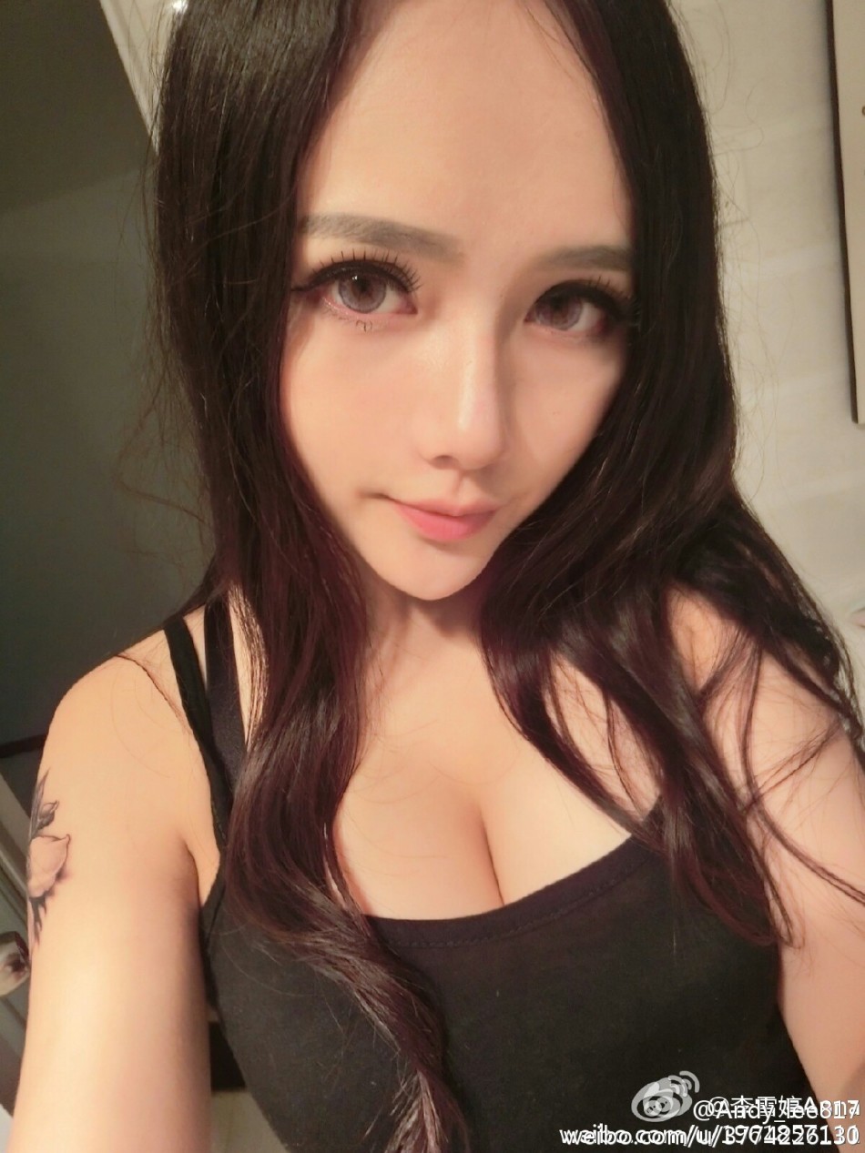 湖大21歲?；ㄇ巴购舐N無懼走光