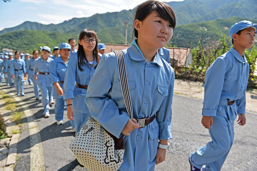 北京300名師生身穿八路軍軍裝紀(jì)念抗戰(zhàn)