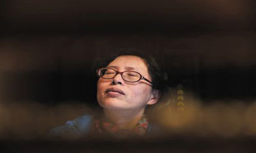 人們將醫(yī)療制度的憤懣情緒，寄托在這個走廊醫(yī)生身上，共同沉浸在受迫害的幻覺之中